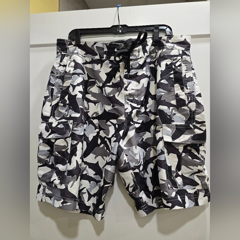 Men's Camouflage Cargo Shark  Shorts, World Wide Sportman, Size 38, 100% Polyes